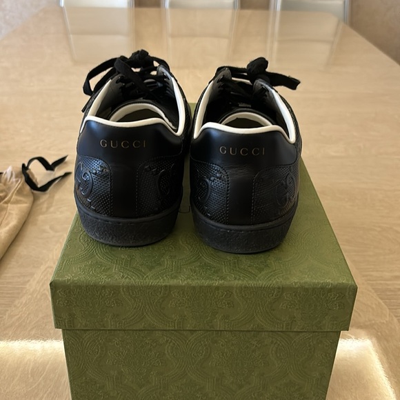 Mint condition Gucci sneakers size 9 men’s . Original box , dust bag included - Picture 3 of 6